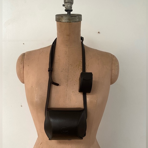 Leica 18722 Leather D-Lux 5 Ever-Ready Case - Picture 2 of 16